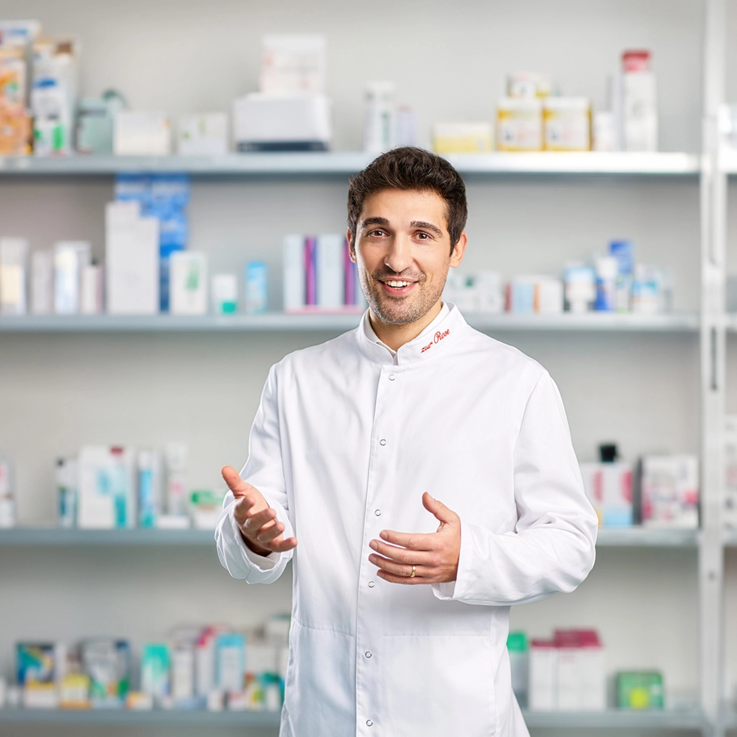 Une pharmacienne de la pharmacie Zur Rose 