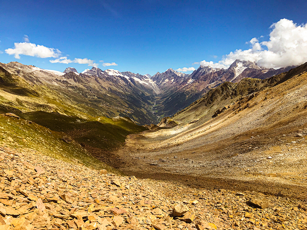 Restipass mit Blick ins Lötschental und auf das Bietschhorn 