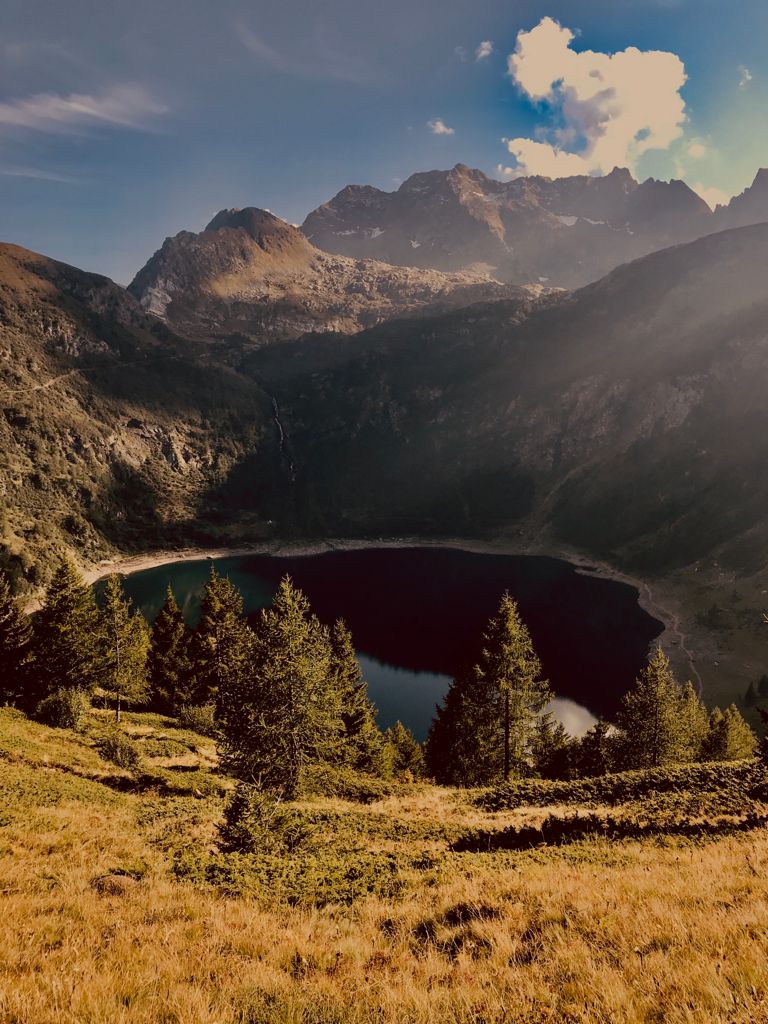 Alzasca mit Blick auf den See