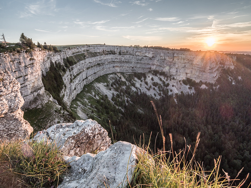 Alpine Felsformationen im Jura: Creux du Van